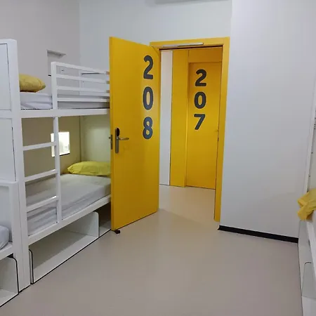 Hostel Xanascat *